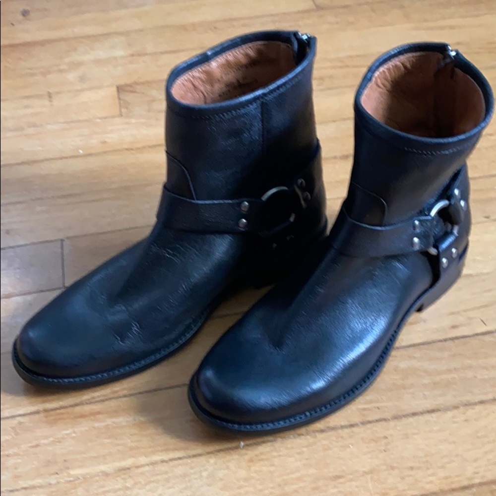 EUC Frye Phillip Harness Boots size 9